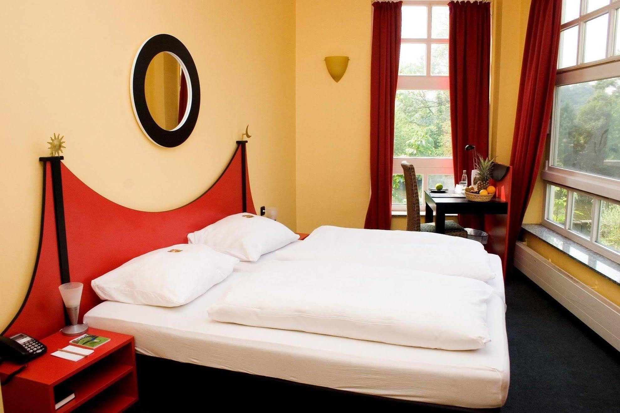 Hotel Am Ruhrufer Business & Golf Мильгейм-на-Руре Экстерьер фото